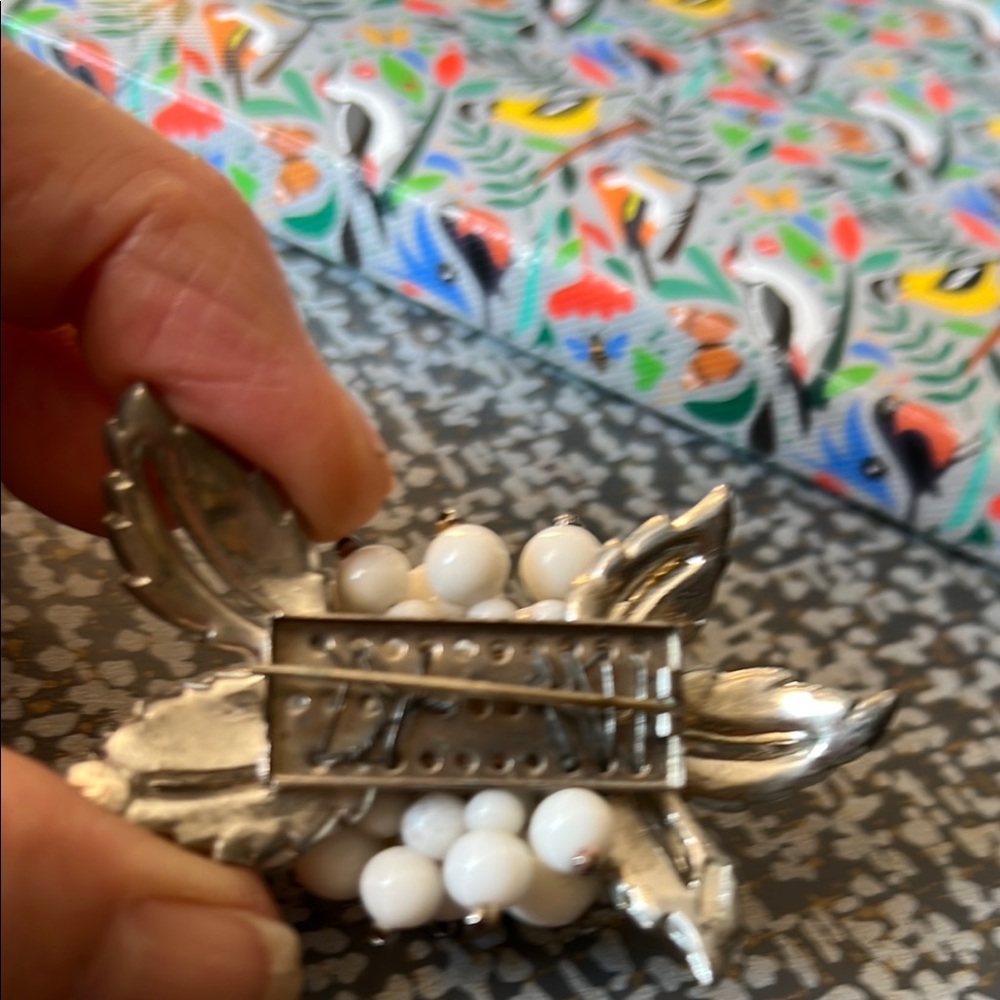 Mariam Haskell (?) white glass and studded unsigned bracelet and brooch - Picture 8 of 16